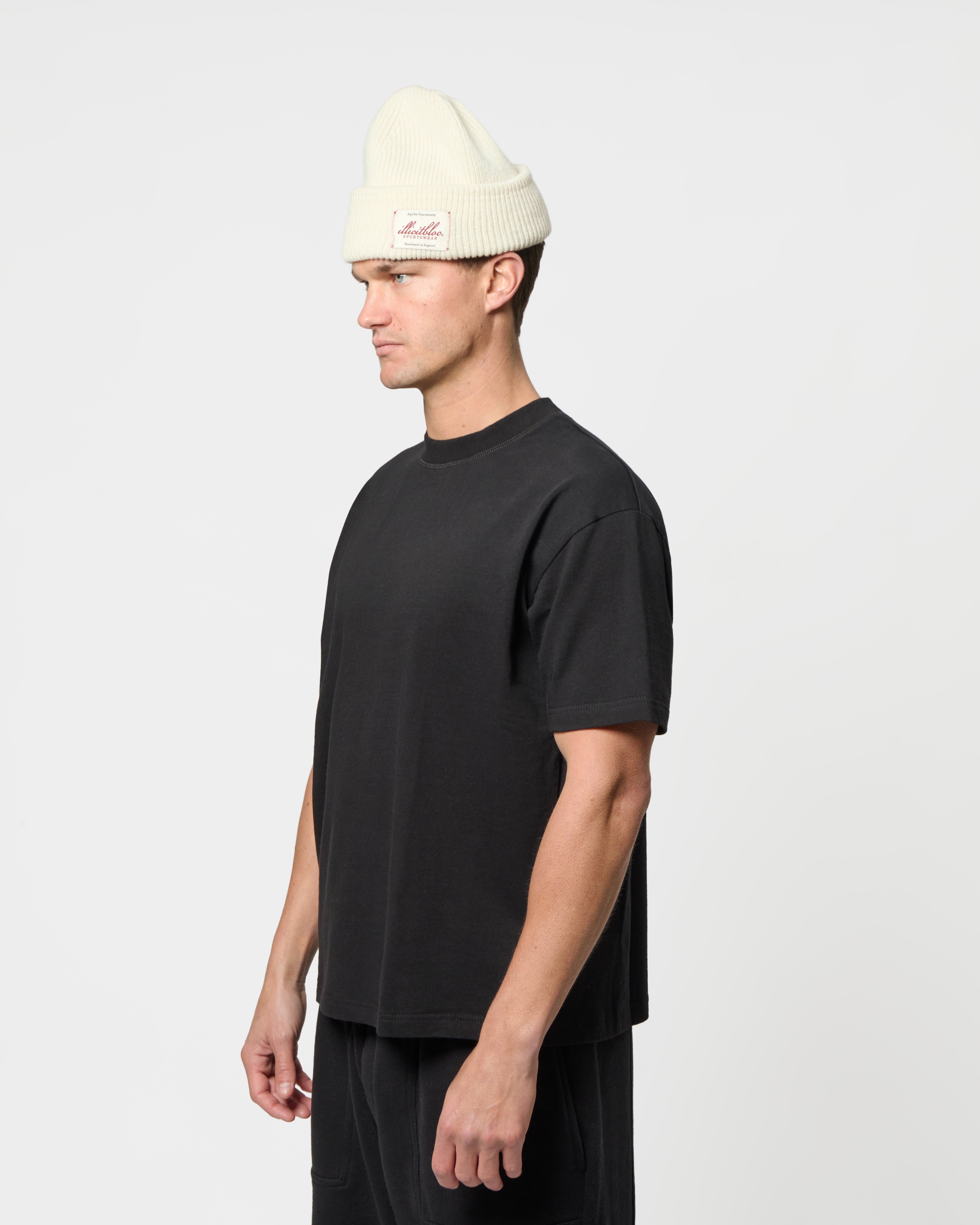 10oz Fitted T-shirt - Black – Illicitbloc