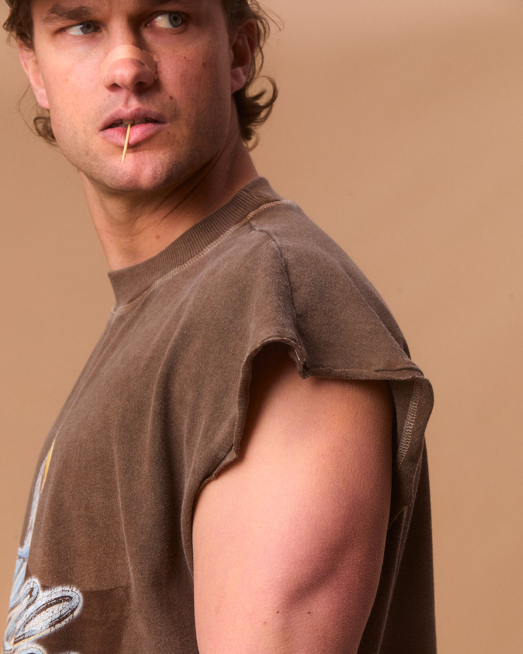 CHROME FEATHERKNIT™ RAW HEM TANK - WASHED BROWN