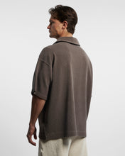 Load image into Gallery viewer, SHORT SLEEVE DRILL TOP - WASHED BROWN
