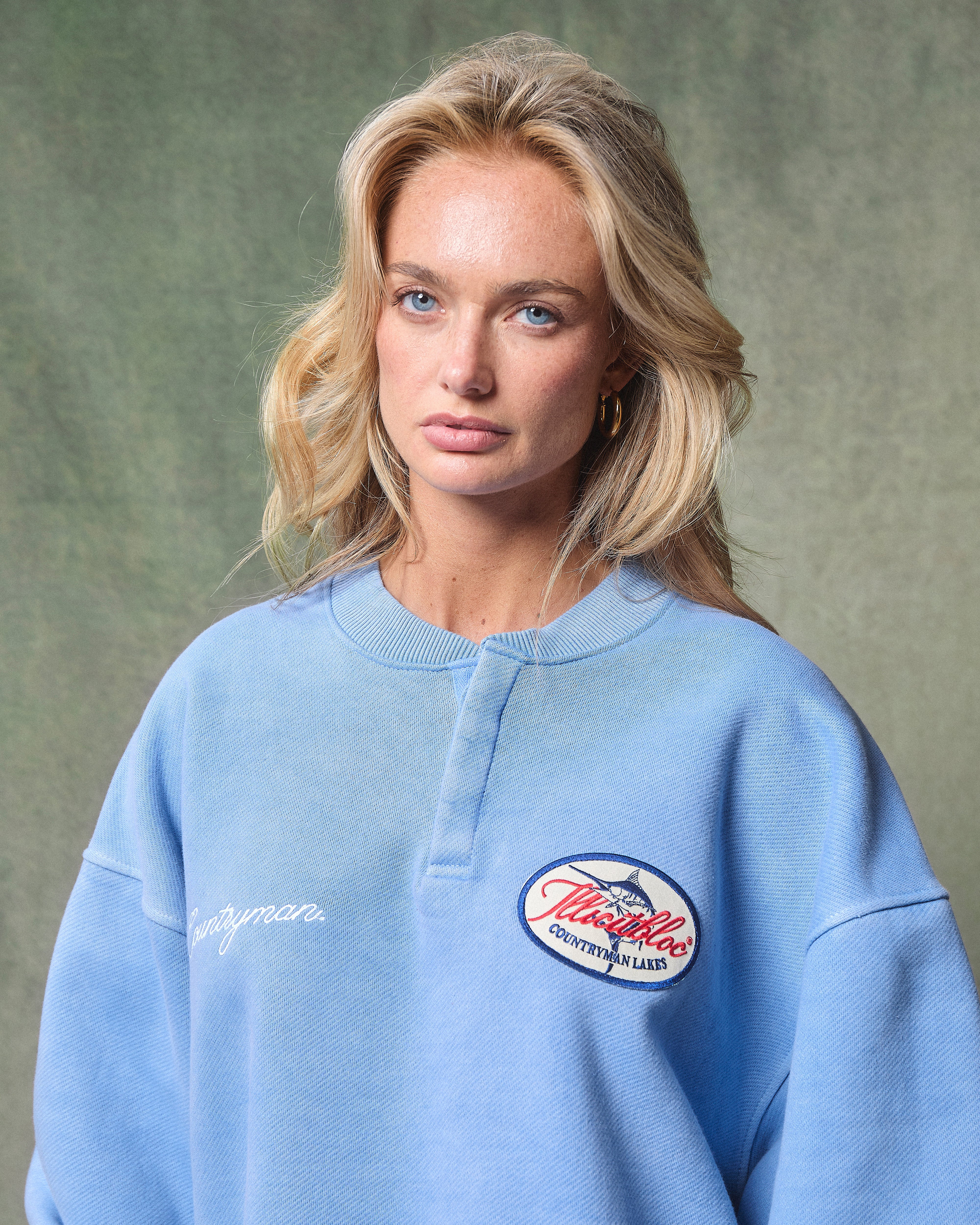 LAKES CREST IRONWEAVE™ HENLEY CREWNECK - POWDER BLUE – Illicitbloc