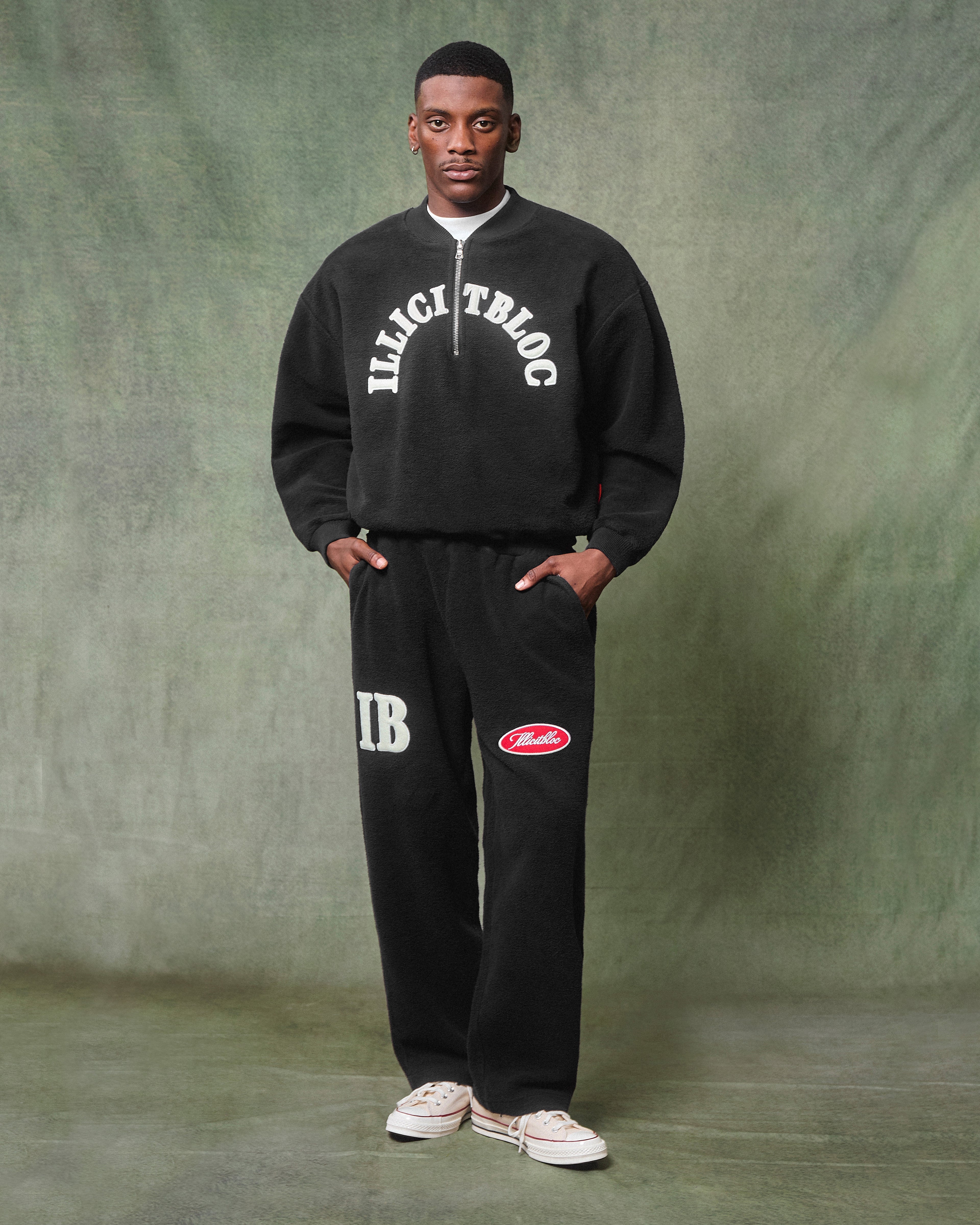 Reverse Spellout 1/4 Zip - Vintage Black