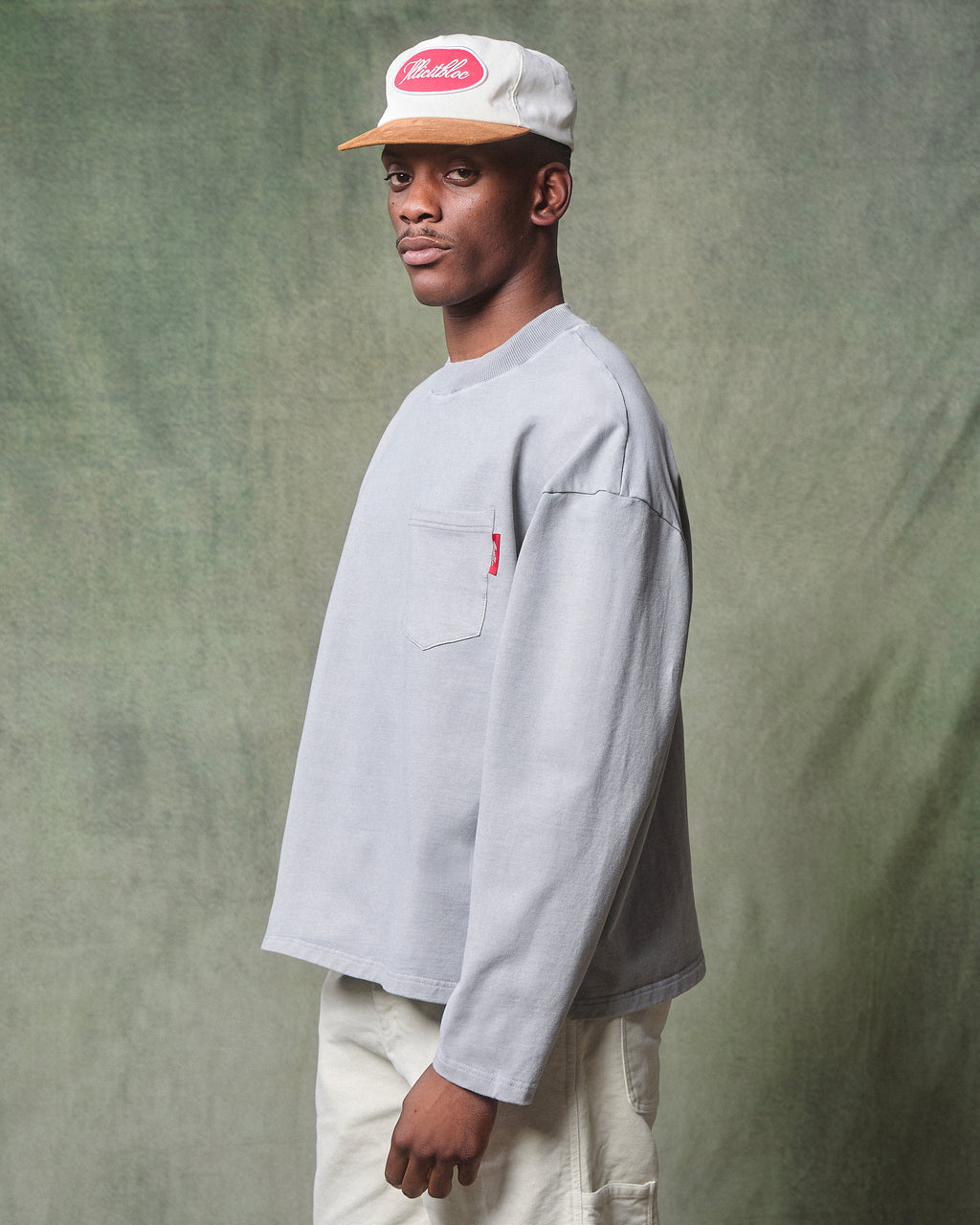 CLASSIC POCKET LONG SLEEVE T-SHIRT - POWDER GREY